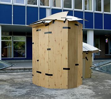 Tim Kellner & Wanja Tolko - housing, 2010. Happening, 2h installation and removal of bulk rubbish.