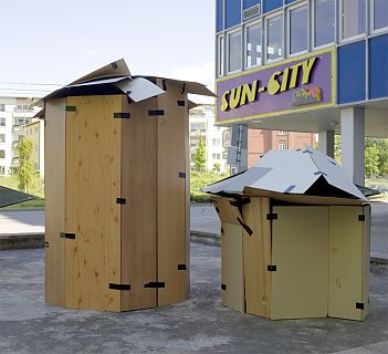Tim Kellner & Wanja Tolko - housing, 2010. Happening, 2h installation and removal of bulk rubbish.